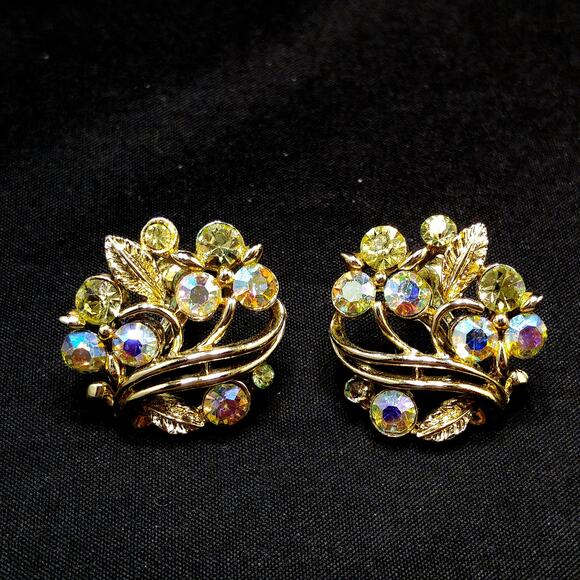 Vintage Lisner Aurora Borealis Rhinestone Earrings, Gold Tone Screw Back, 1950s - Picture 9 of 10